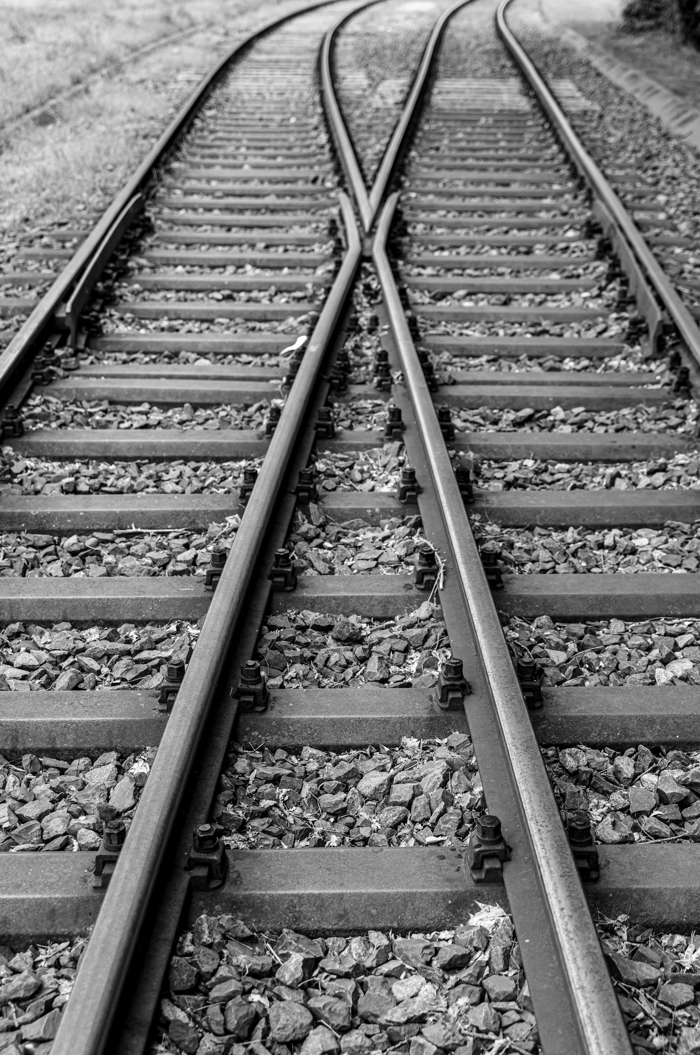 Intersecting railway tracks